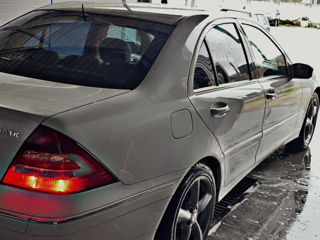 Mercedes C-Class foto 4