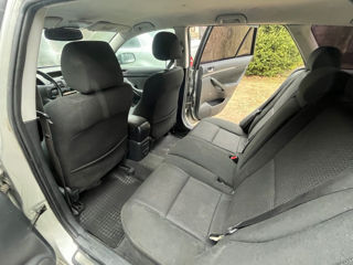 Toyota Avensis foto 6