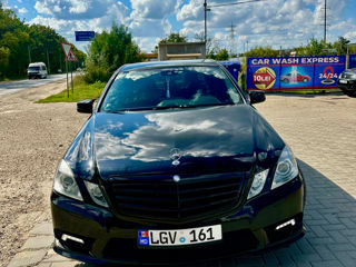 Mercedes E-Class foto 1