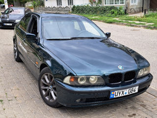 BMW 5 Series foto 2