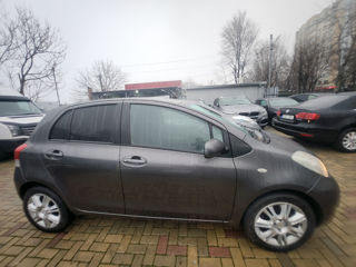 Toyota Yaris foto 18