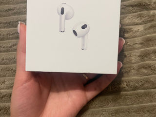 AirPods 3 Noi Sigilate Originale Au posibilitatea de încărcare cu MagSafe foto 1