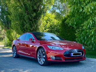 Tesla Model S foto 2