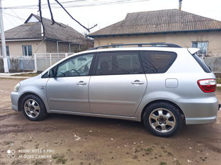 Toyota Avensis Verso foto 4