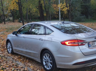 Ford Fusion foto 4