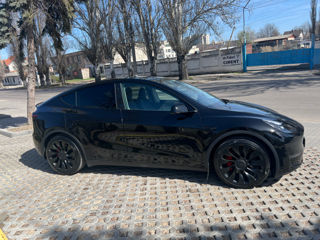 Tesla Model Y foto 2