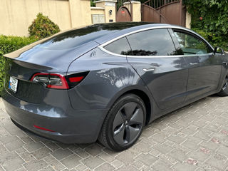 Tesla Model 3 foto 4