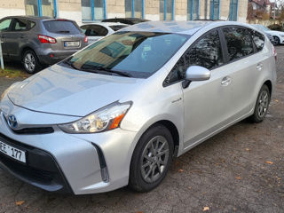 Toyota Prius v