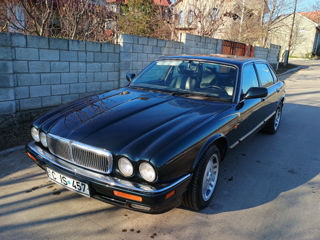 Jaguar XJ6 foto 1