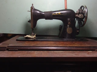 Продается швейная машинка Singer. foto 2