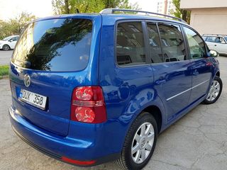 Volkswagen Touran foto 2