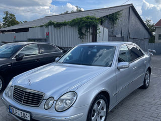 Mercedes E-Class foto 1