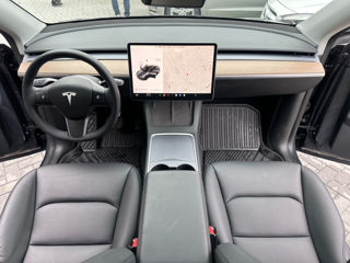 Tesla Model Y foto 12