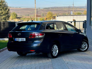 Toyota Avensis foto 2