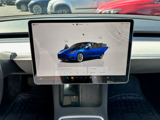 Tesla Model 3 foto 11