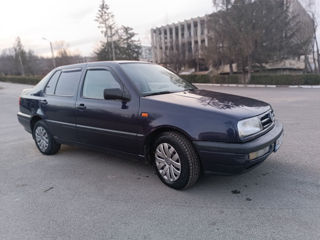 Volkswagen Vento foto 2