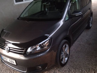 Volkswagen Touran foto 2