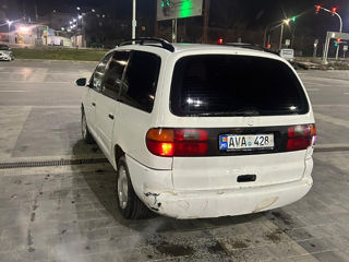 Volkswagen Sharan foto 2