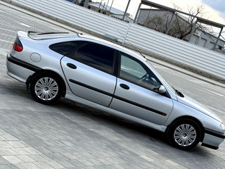 Renault Laguna foto 2