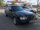 Mercedes Series (W124) foto 1