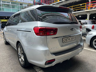 KIA Carnival foto 2