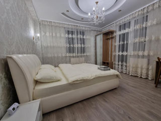 Apartament cu 2 camere, 72 m², Centru, Chișinău foto 2