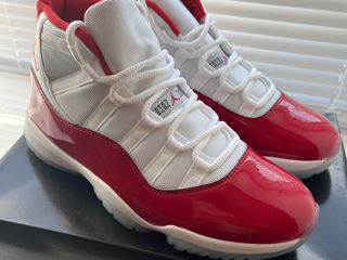 Jordan 11 Red foto 1