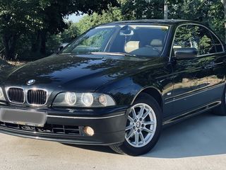 BMW 5 Series foto 1