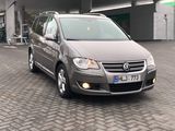 Volkswagen Touran foto 2