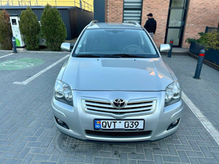 Toyota Avensis foto 2