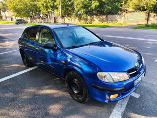 Nissan Almera foto 1