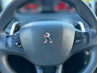 Peugeot 208 foto 9