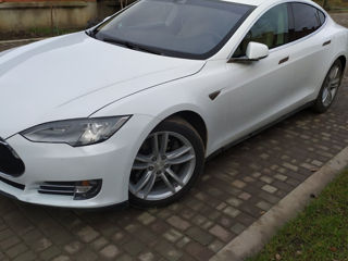 Tesla Model S foto 2