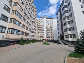 Apartament cu 2 camere, 92 m², Botanica, Chișinău foto 1