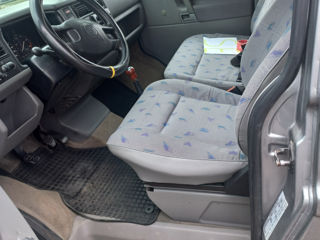 Volkswagen Caravelle foto 2