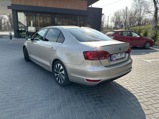 Volkswagen Jetta foto 2