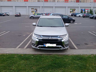 Mitsubishi Outlander foto 2