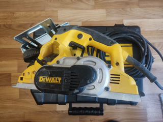 Рубанок сетевой DeWALT D26500