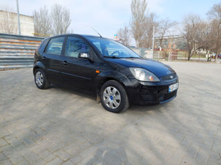 Ford Fiesta foto 4