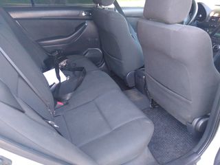 Toyota Avensis foto 5