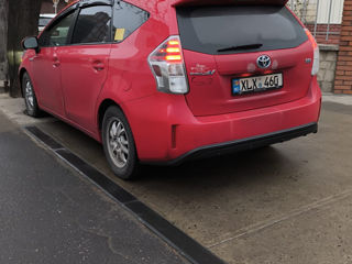 Toyota Prius v