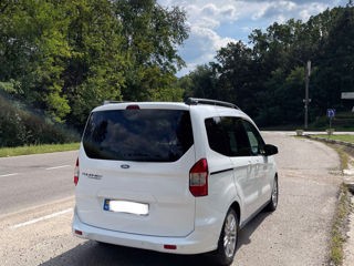 Ford Tourneo Courier foto 2