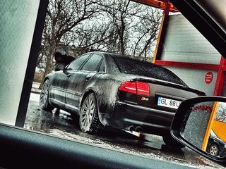 Audi A8 foto 1