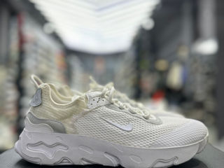 Adidasi Nike React Live  foto 0