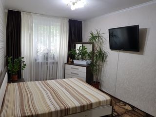 Se vinde apartament cu 4 odai în stare foarte buna foto 1