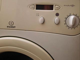 Maşină de spălat rufe indesit/стиральная машина indesit б/у.preţ 799 lei, negociabil.