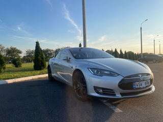 Tesla Model S foto 1