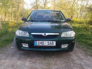 Mazda 323 foto 2