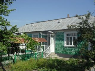 Casa de locuit in centrul satului urgent foto 5