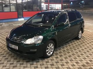 Toyota Avensis Verso foto 3